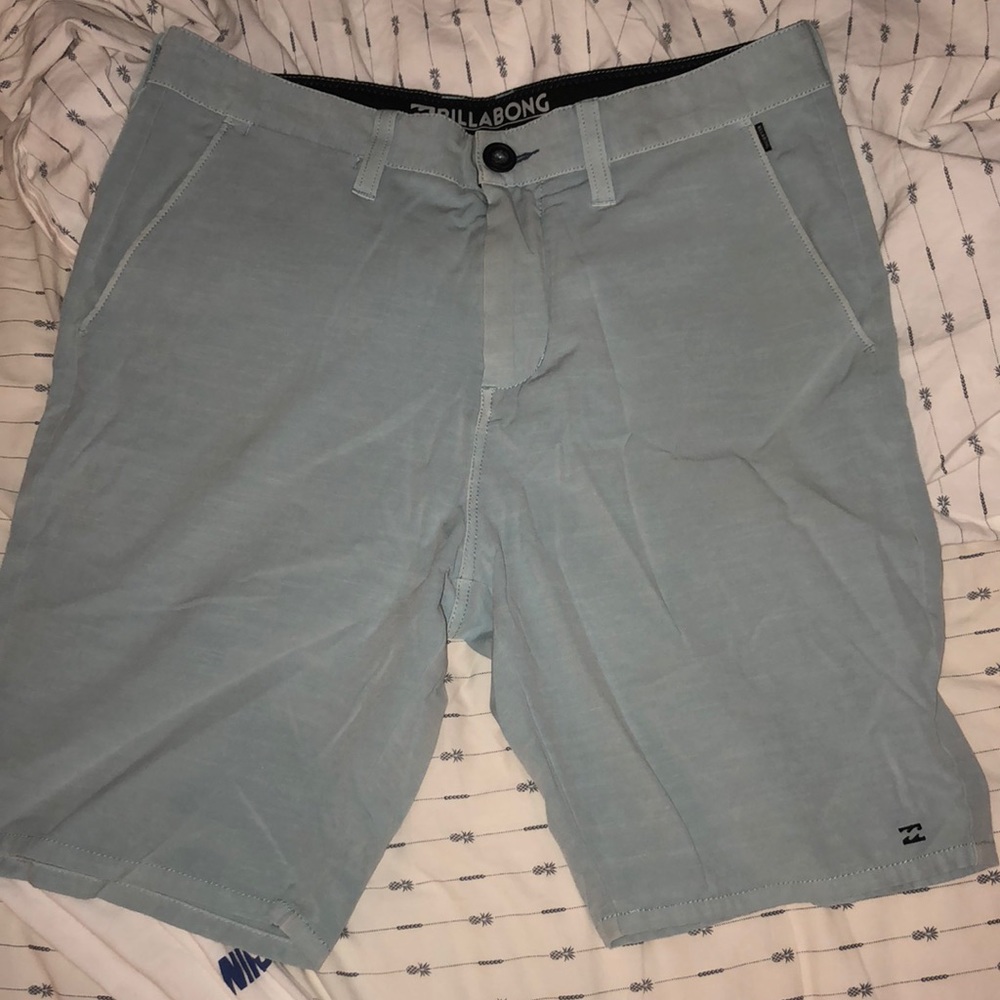 Size 30 Billabong shorts